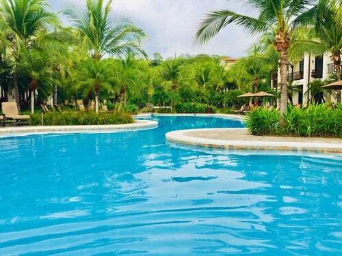 Pacifico L1301 - 3 Bedroom Ground Floor Walk-out