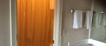 Americana Inn