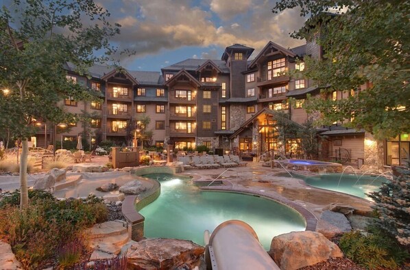 A heated pool - 4th of July week at Breckenridge's slopeside Grand Lodge Peak 7! (Breckenridge)