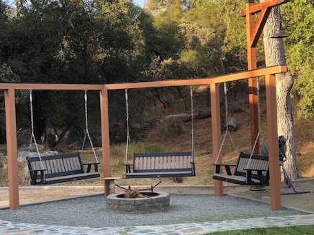 Property grounds. A gorgeous bedroom/bath w/private entry. Yosemite/Bass Lake/Sequoia Parks.