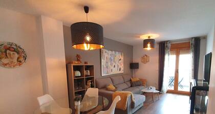 El ÚNICO apartment with Jacuzzi and Art.