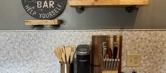 Quiet and Cozy 1br upstairs Guest House