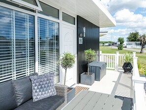 Terrace/patio - 1 bedroom accommodation in Chapel St. Leonards, near Skegness (Chapel St. Leonards, near Skegness)