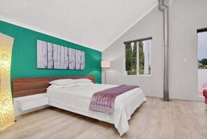 5 bedrooms, in-room safe, desk, iron/ironing board