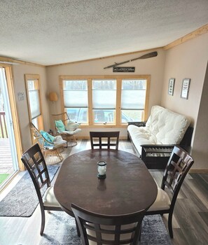 Smart TV, stereo - Private Home,1+acre,close to WIDells&CastleRock,YardGames,Firepit& FREE Firewood (Adams)