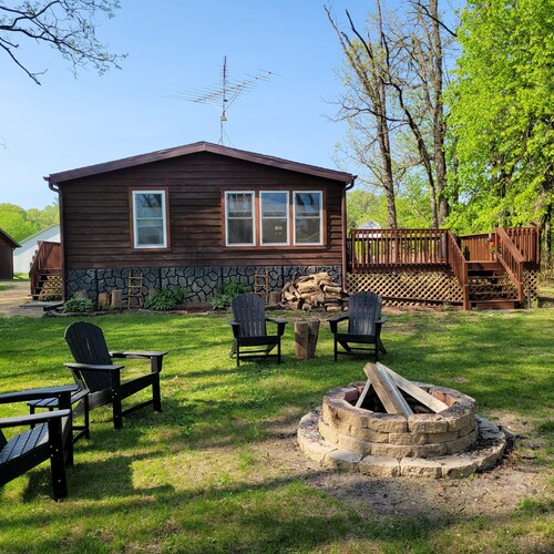 Private Home,1+acre,close to WIDells&CastleRock,YardGames,Firepit& FREE Firewood