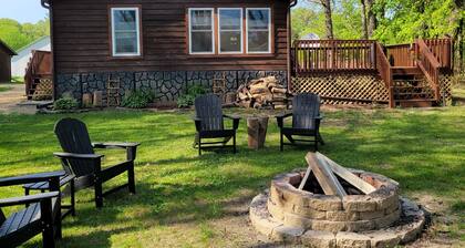 Private Home,1+acre,close to WIDells&CastleRock,YardGames,Firepit& FREE Firewood