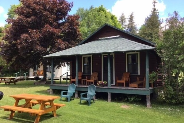 Coryell Cabin - full front porch with waterfront views!