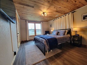 3 bedrooms, memory foam beds, desk, iron/ironing board