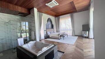 4 bedrooms, desk, iron/ironing board, free WiFi