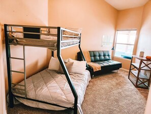 4 多间卧室、办公桌、熨斗/熨衣板、WiFi