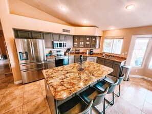 Fridge, microwave, oven, stovetop - Avondale Pool Amazing Backyard Perfect for working crews and mid term stays  (Avondale)