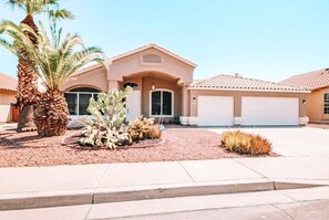 Exterior - Avondale Pool Amazing Backyard Perfect for working crews and mid term stays  (Avondale)