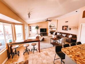 Smart TV, fireplace - Avondale Pool Amazing Backyard Perfect for working crews and mid term stays  (Avondale)