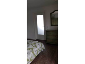 3 Schlafzimmer, Babybetten