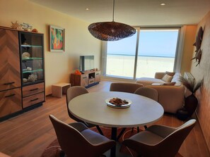 Dining - Charming appartment with splendid frontal sea view! (Brugge)