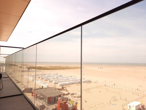 Charming appartment with splendid frontal sea view!