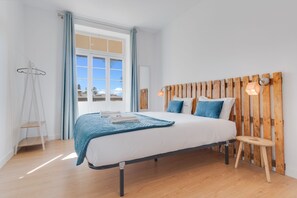 4 bedrooms, desk, iron/ironing board, free WiFi
