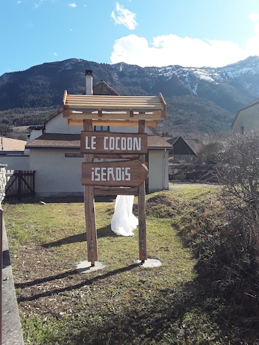 Appartement dans village à la montagne avec baignoire balneo
Classé 3 étoiles