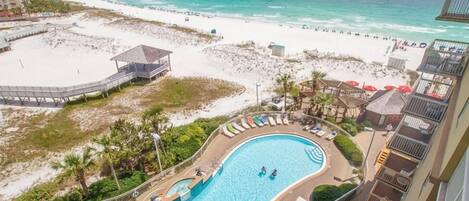 Una piscina techada, una piscina climatizada
