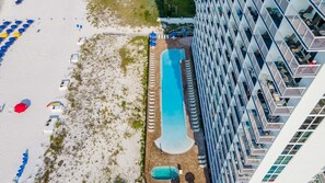 Una piscina cubierta, una piscina climatizada