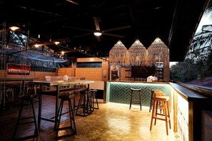 Bar (on property) - Beach People Hostel (Santa Fe)