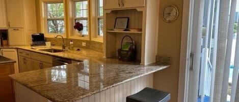 Réfrigérateur, micro-ondes, four, lave-vaisselle