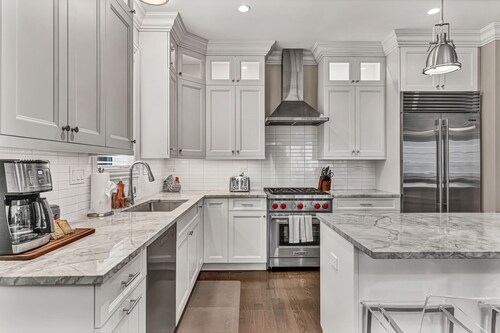 Elegant Duplex with Chef's Kitchen Near Wrigley Field by AllSet Turnover