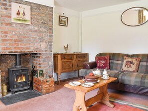 Fireplace - 3 bedroom accommodation in Westbury-sub-Mendip (Westbury-sub-Mendip)