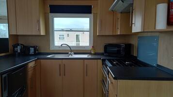 Family Mobile Home | 3 bedrooms, blackout curtains, iron/ironing board, bed sheets