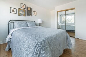 Economy Apartment | 3 bedrooms, iron/ironing board, free WiFi - Family & Corporate home in Mississauga (Mississauga)