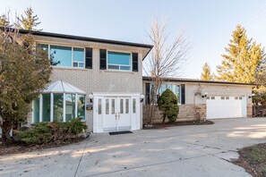 Exterior - Family & Corporate home in Mississauga (Mississauga)