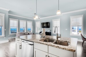 Fridge, oven, stovetop, dishwasher - 🏝️Gorgeous SoundFrontViews-Private Beach Access-Comm.Pool+Hot Tub-4BR Blue Skye (Navarre Beach)