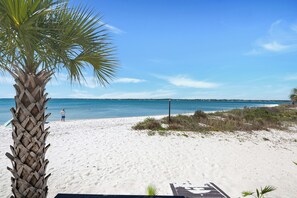 Beach nearby - 🏝️Gorgeous SoundFrontViews-Private Beach Access-Comm.Pool+Hot Tub-4BR Blue Skye (Navarre Beach)