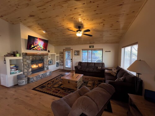 Cozy Cabin  @ White Mountains Bison Ranch 