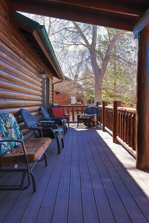 Terrace/patio - Entire Cabin 3B/2B  @ Bison Ranch  (Overgaard)