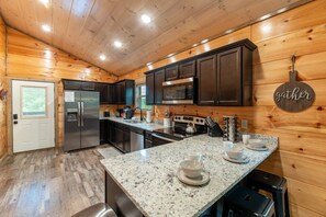 Fridge, microwave, oven, stovetop - Mountain Cabin/Indoor Pool/Hot Tub/Games/Views (Sevierville)