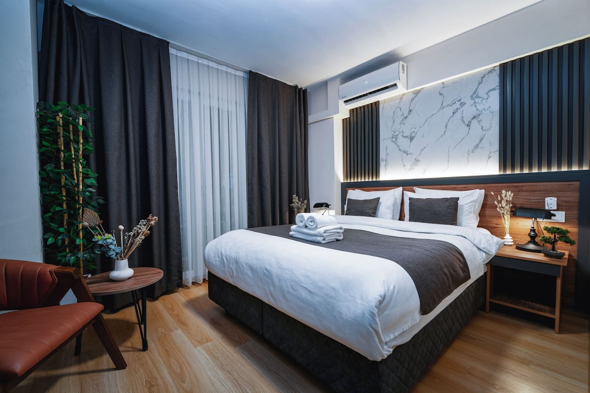 Quarto casal ou duplo standard | Lençóis italianos Frette, roupas de cama premium, camas Select Comfort
