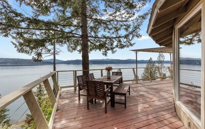 Lake Daze . Unique Round Lakehouse - stunning sunsets and beautiful lake views