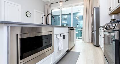 Free Golf Cart! Luxe Townhome Near Grand Park!