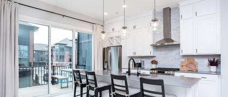 KĂŒhlschrank, Mikrowelle, Ofen, Herdplatte