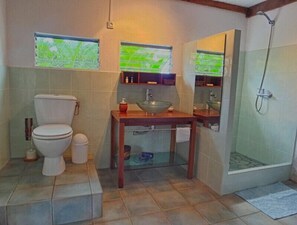 單棟小屋 | 浴室 | 風筒、提供毛巾