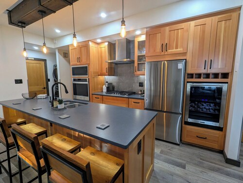 Skyline Suite 2 Bdrm King, Centrally Located in Valemount