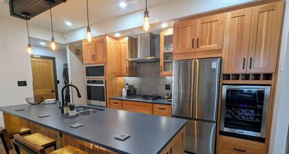 Skyline Suite 2 Bdrm King, Centrally Located in Valemount