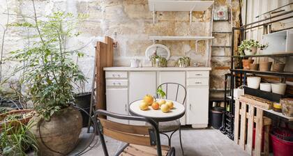 Heart of Bordeaux, charming apt with patio