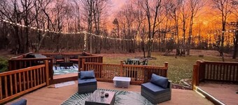 Home theater. Close to Concert Hall and Ski Resorts. Step-Free Entry!