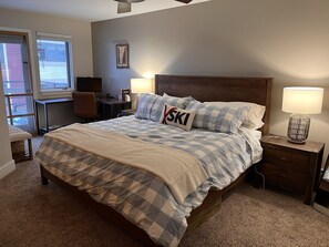 4 bedrooms, desk, WiFi, bed sheets