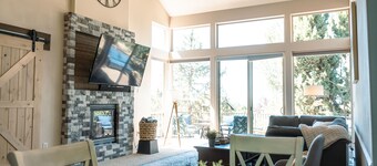 Charming CONDO/Pets friendly/PRIV Hot tub/6 Club House Passes!!