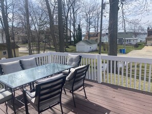 Outdoor dining - Lake Views from Great Deck, newly remodeled, Family members of all ages (Addison)