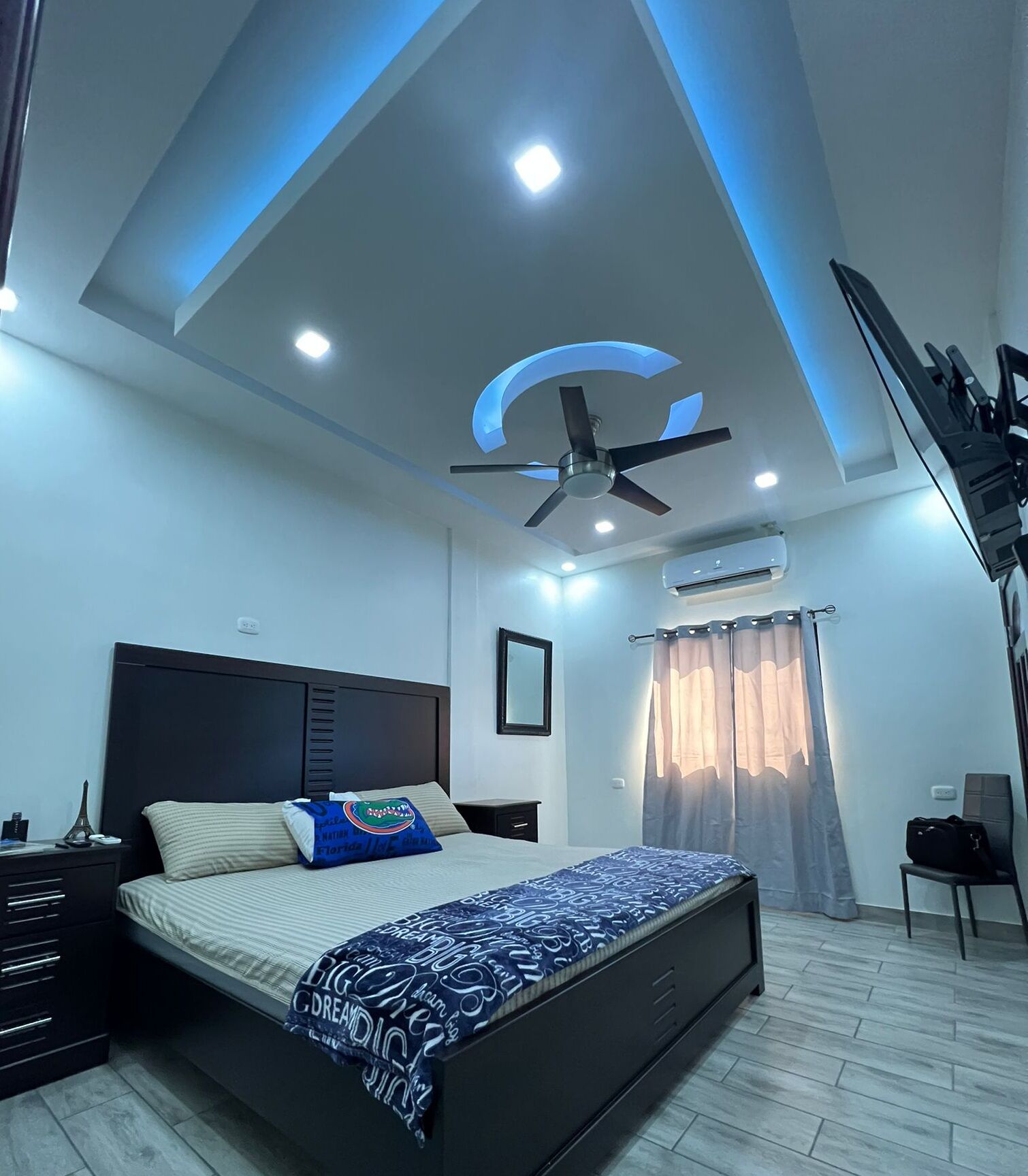 3 bedrooms, iron/ironing board, WiFi, bed sheets